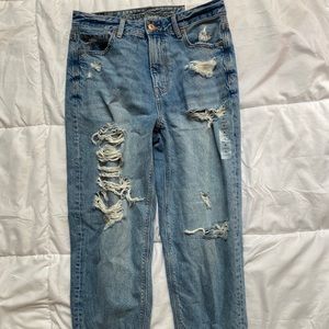 NEW WITH TAGS AE RELAXED MOM JEANS SIZE 4